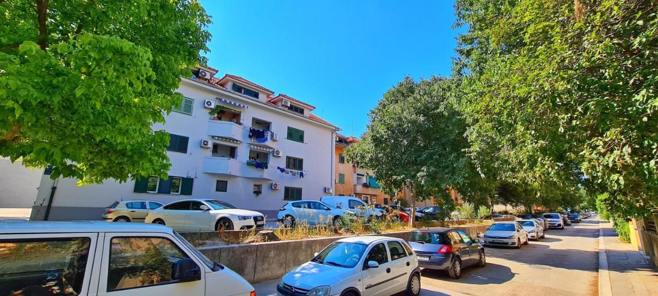 Attic Split Apartment Near City Centre Exterior photo