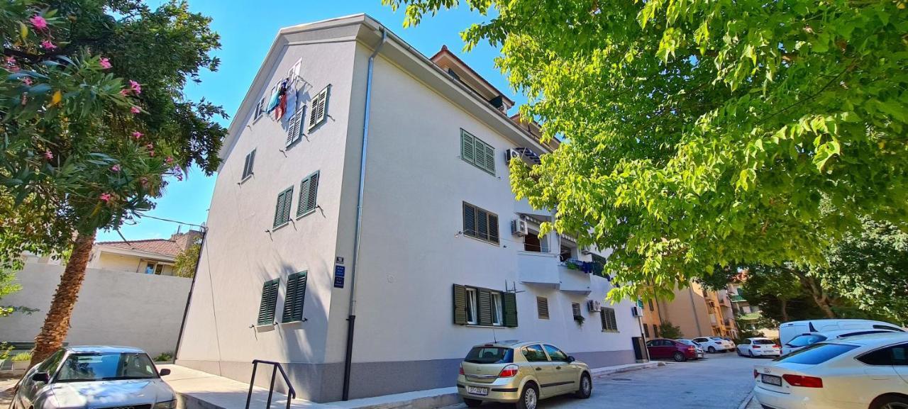 Attic Split Apartment Near City Centre Exterior photo